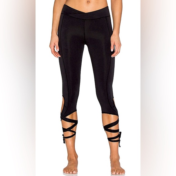 Free People FP Movement Amazing Turnout Leggings in Black - Picture 2 of 16